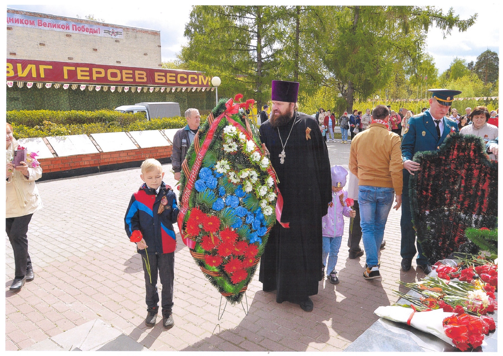 Церемония возложения венков к вечному огню на пл. Победы 08.05.2025 фото Ю.С.Клементьева